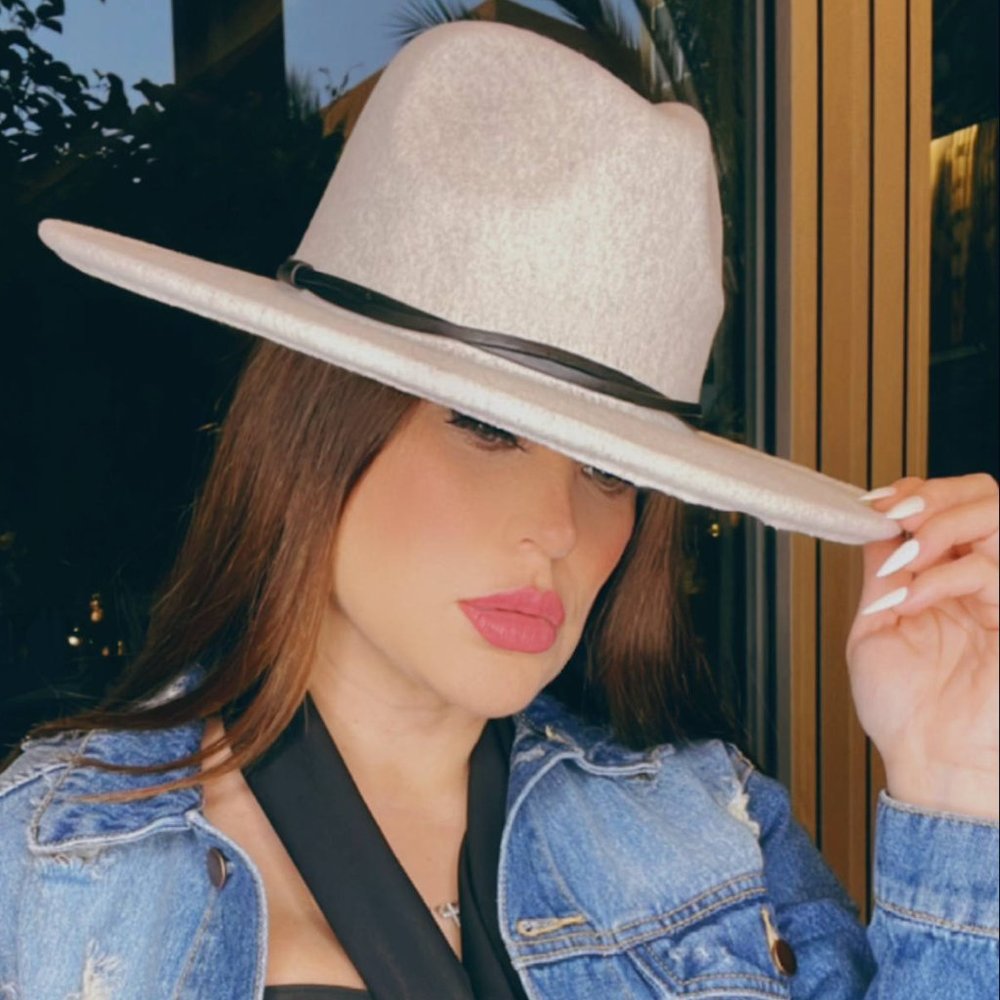 NEW ITEM - Light brown hat for woman